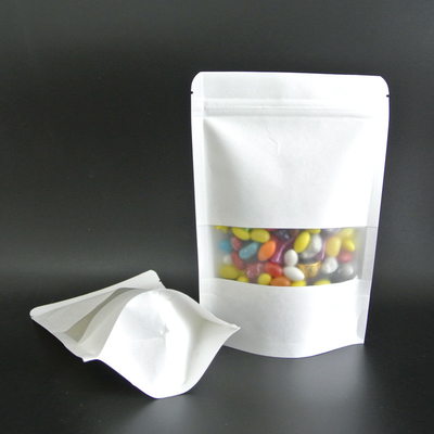 kopen Op maat gedrukte witte stand-up kraftpapieren zakken met mat helder raam met rits voor snoep, snacks, voedselverpakkingen online manufacture